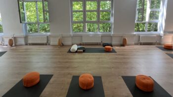 Großer Raum Yoga